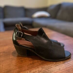 Lucky Brand Black Leather Sandals